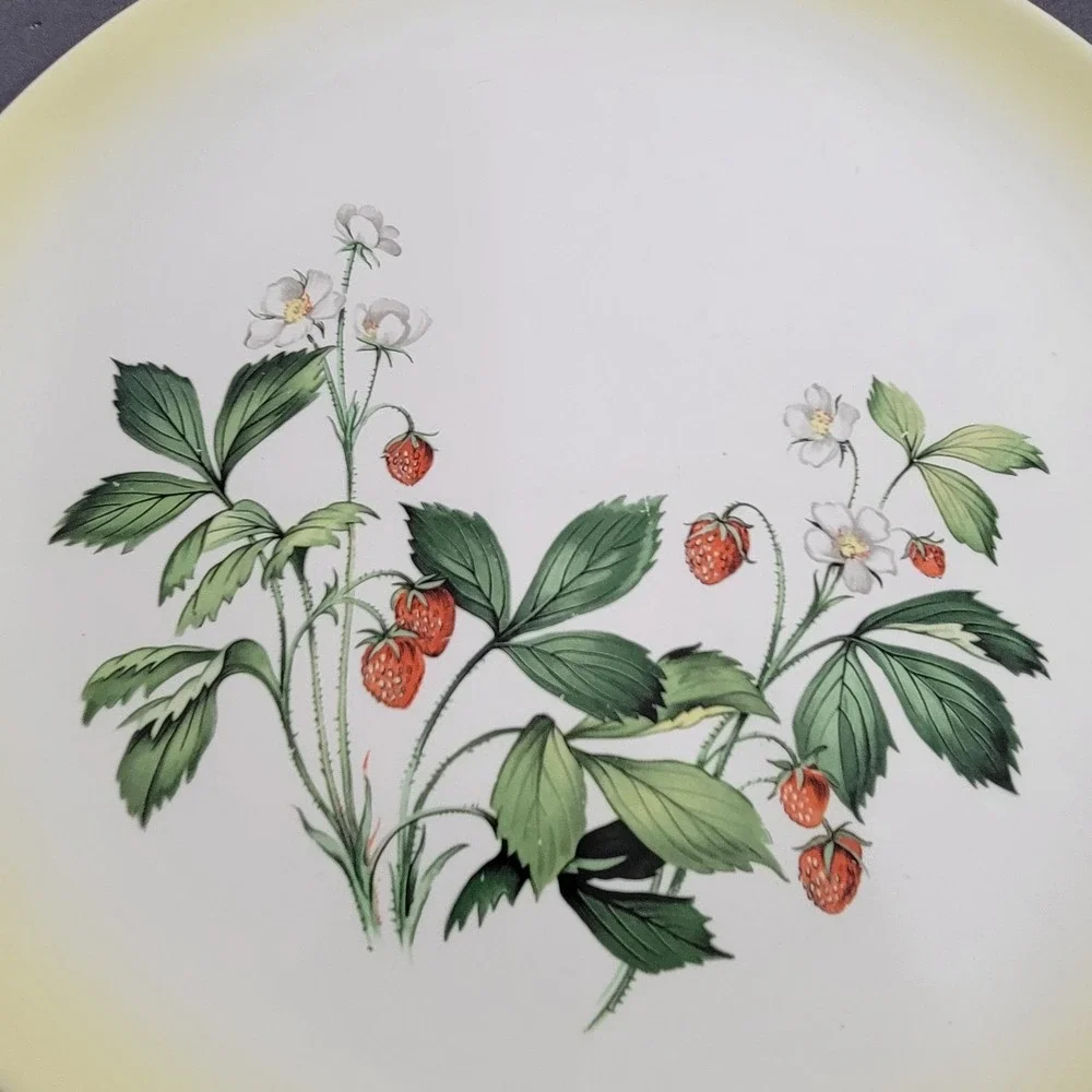 Taylor Smith Versatile Dinner Plate Strawberry Pattern Yellow Vintage 10